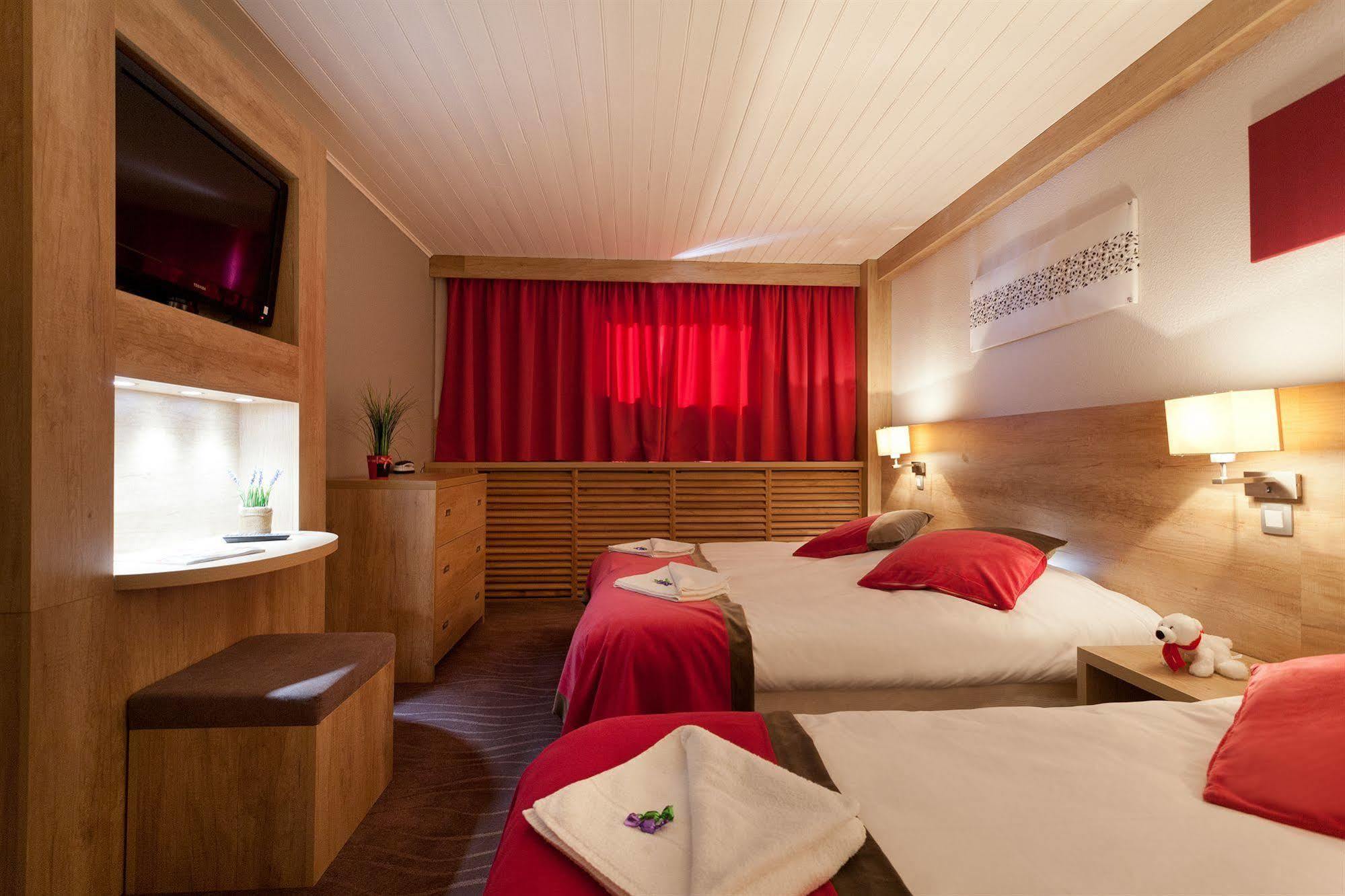 Hotel Club Mmv Le Panorama *** لو دوز آلب المظهر الخارجي الصورة